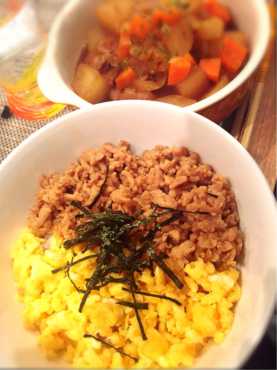 お料理うまくできました そぼろ丼と、鶏肉と野菜の煮物 お料理からのもぐもぐからのあーん配信 朝から、約2万人の皆様お付き合いしてくれてありがとうございました では、次は17時台にお会いしまショールーム ✨ #SHOWROOM