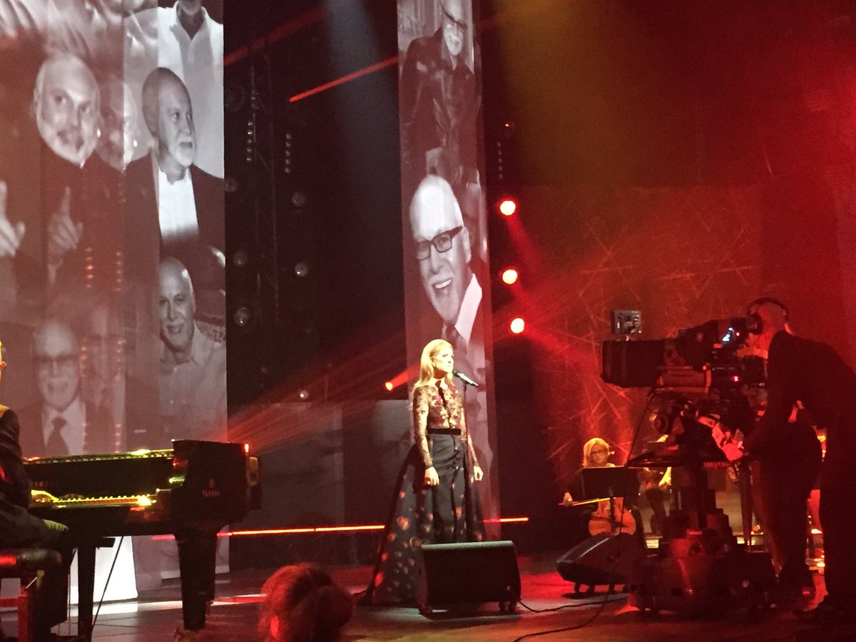 RT @ADISQ_: Sur scène @celinedion chante Léo Ferré. #adisq #galaadisq https://t.co/tojDlAUG2m