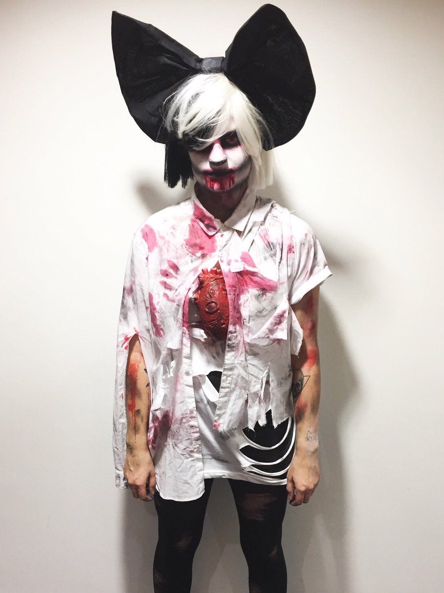 RT @Nattybeamz: ZOMBIE SIA #itsasiahalloween @Sia https://t.co/vOlBucobcD