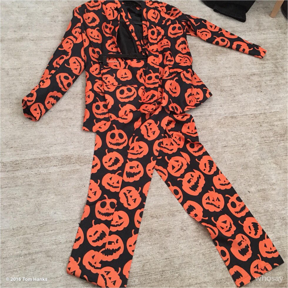 Oh, I HAVE my costume!  Any questions??! Hanx https://t.co/gjYz7t47YI