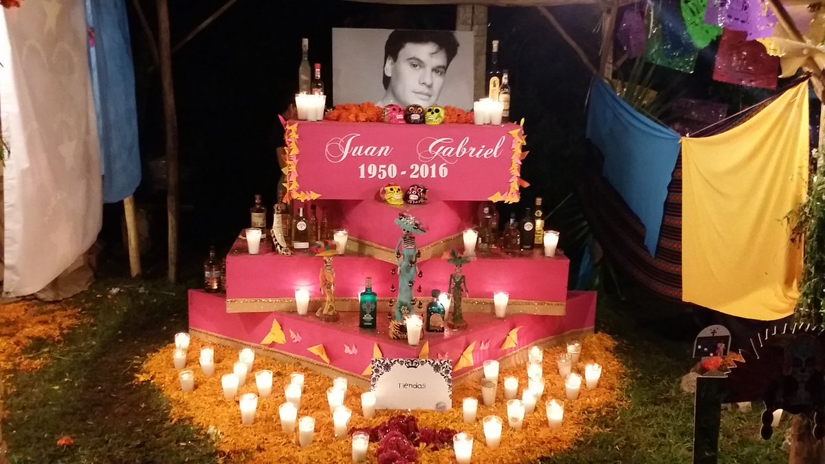 Resultado de imagen para altar a juan gabriel