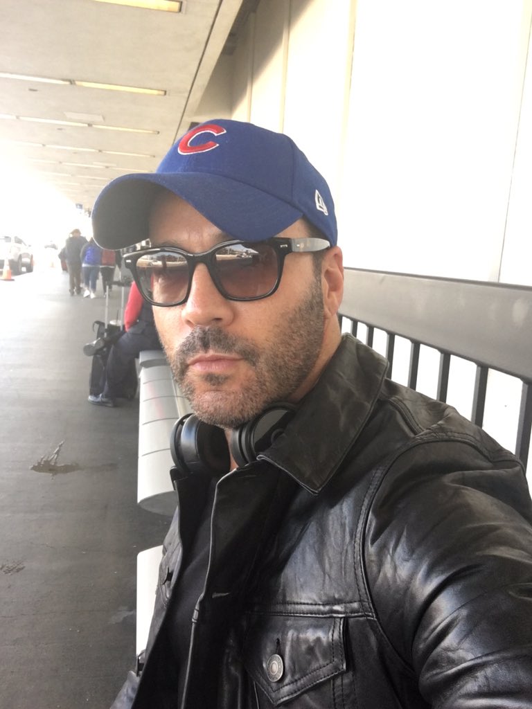 My flight is at 5:10 and the @Cubs game starts at 5:08...  this is a legit conundrum #gocubsgo #trynottosuck https://t.co/yO0pG3mAcO