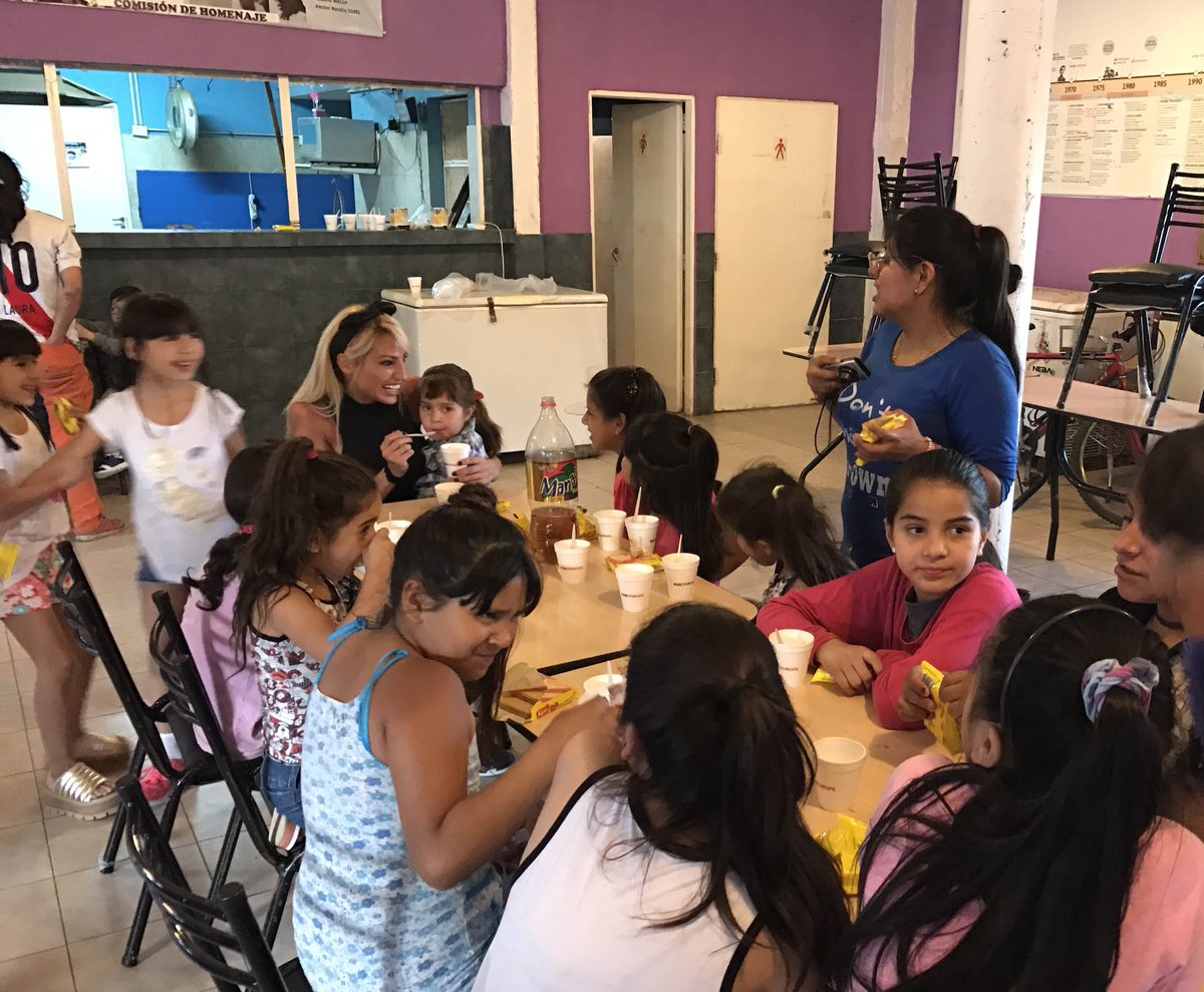 Tarde de merienda en el Comedor Tapia #Villa31 ❤️ https://t.co/vXFbfag2KG