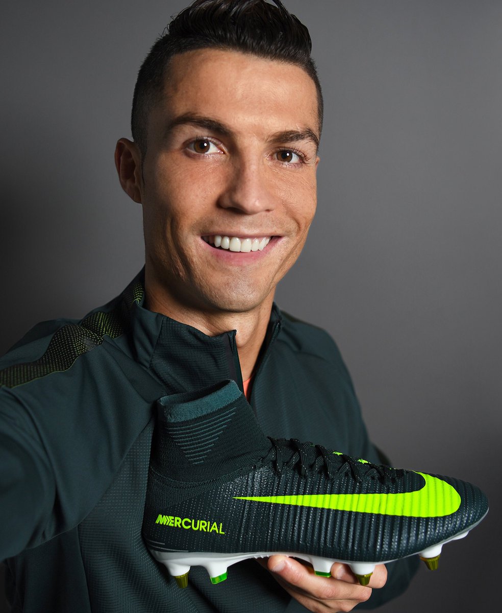 ???? Love my new #Mercurial boots.
????CR7 Chapter3: Discovery ????
???????????? https://t.co/E2zLOUFGP6 https://t.co/GITYWkrjgm