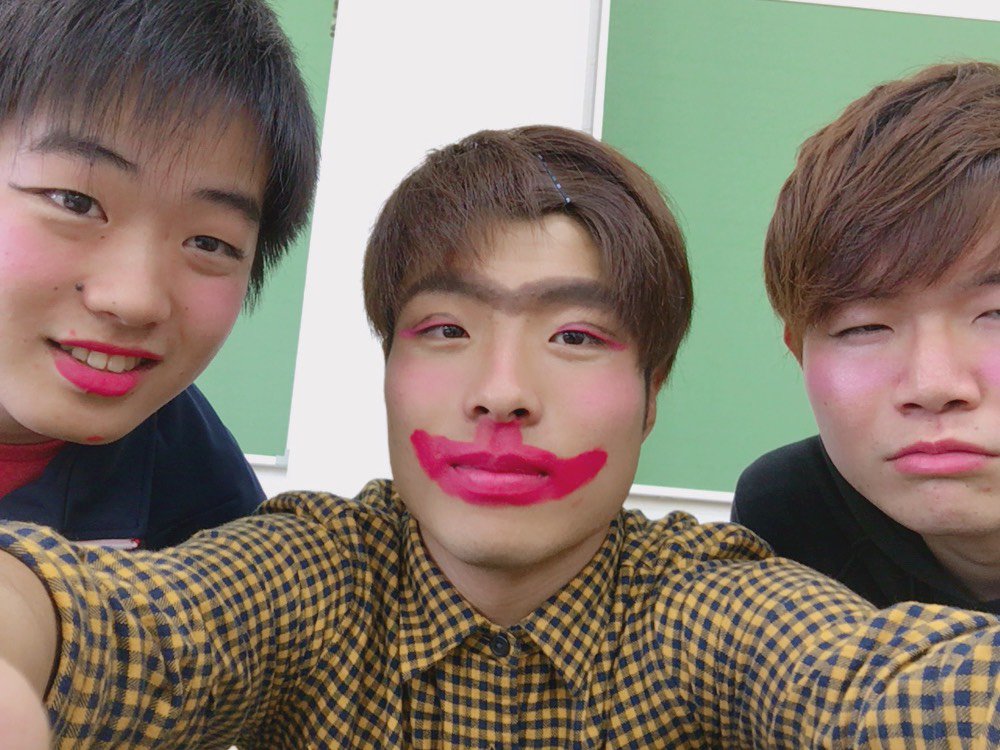 昨日の出来事😦メイクしてもらいました💄✨あたいは、ナチュラルに。そして、濱田力綺は、バケモノの子。平戸の元山は、完璧なゲ 昨日の出来事😦メイクしてもらいました💄✨あたいは、ナチュラルに。そして、濱田力綺は、バケモノの子。平戸の元山は、完璧なゲ