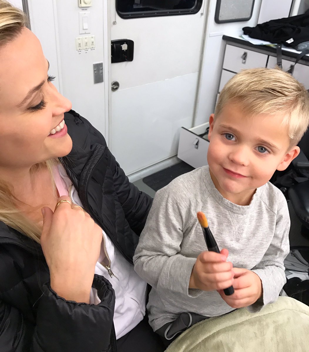 Introducing my new makeup man ❤️ #OnSet #HomeAgainMovie https://t.co/v7WxZw5Jns