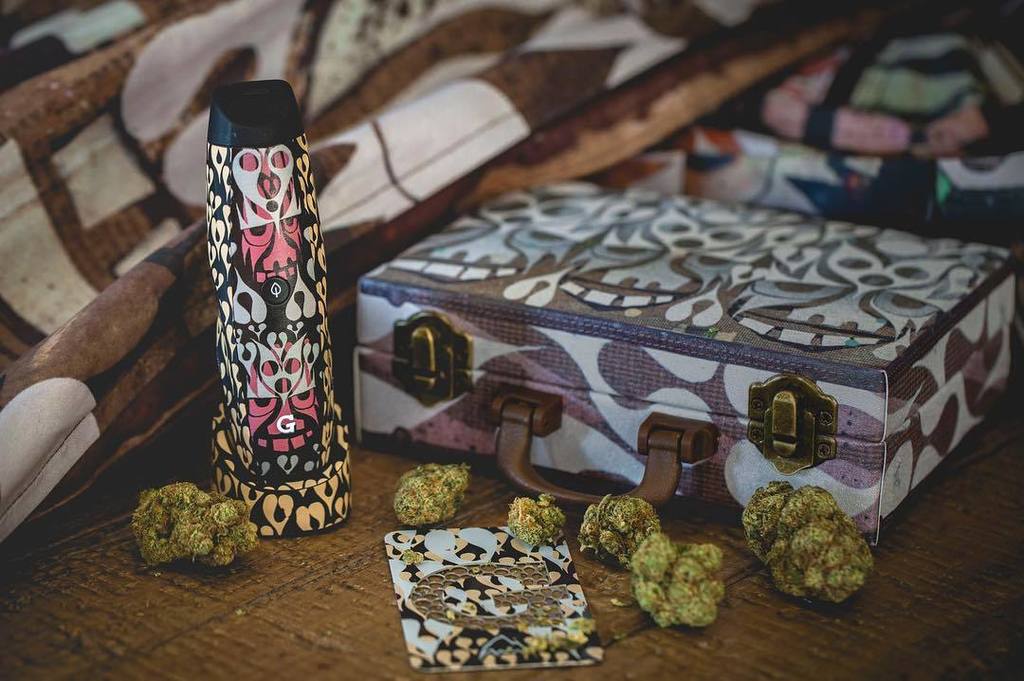 weeknd blaze ???? ✨ ???????? Limited edition @PhilFrost x @BurtonSnowboards x @GPen. Elite. get it … https://t.co/17Ac6c6rDt https://t.co/hB8Q2TJGdM