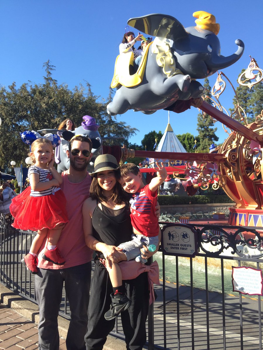 Thank you for being you @Disneyland! https://t.co/rfQSH7dEtm
