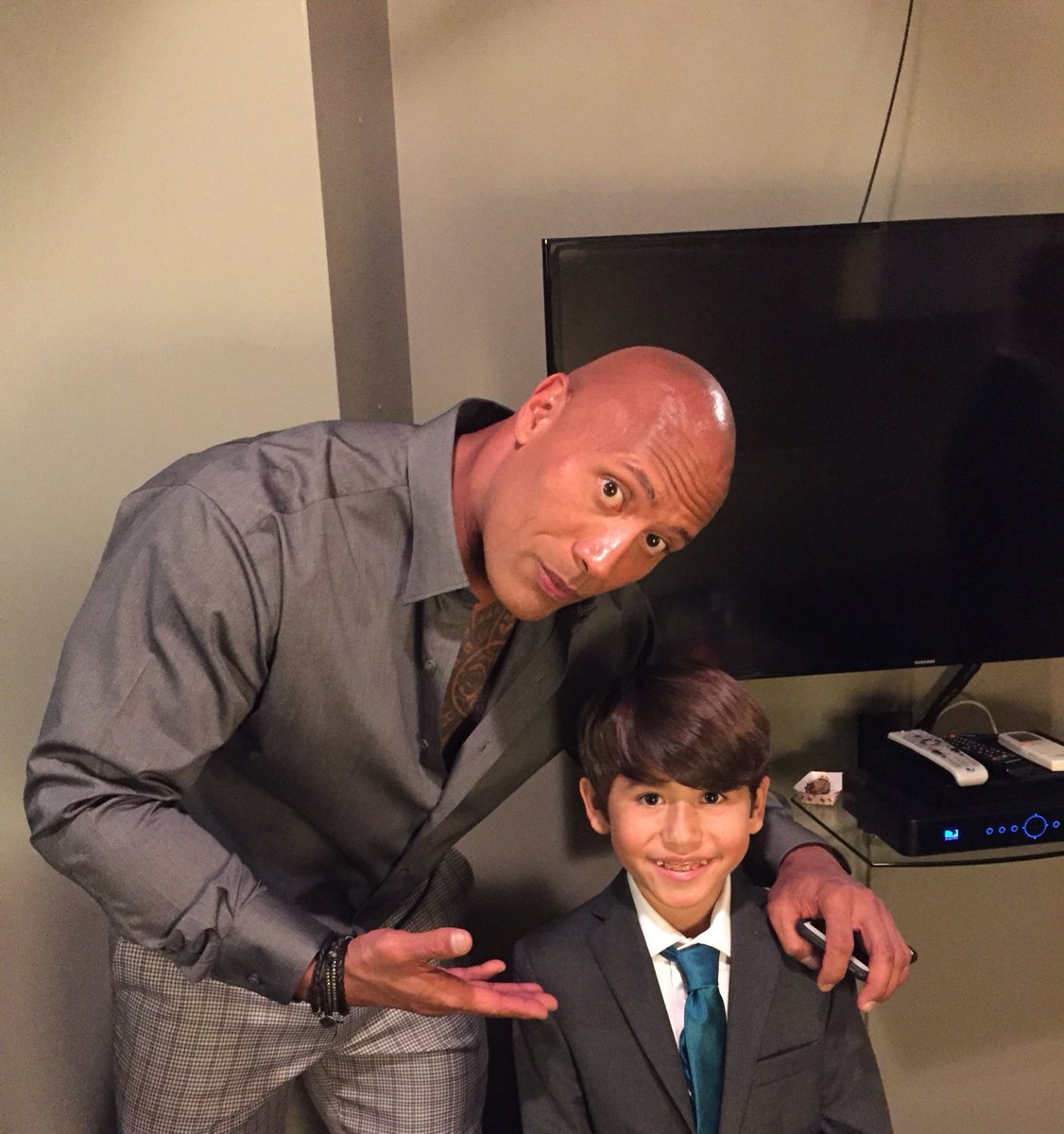 RT @Lin_Manuel: My nephew Luisito & @therock.
???? credit: the coolest uncle ever, from now on https://t.co/AJMLspBv0z