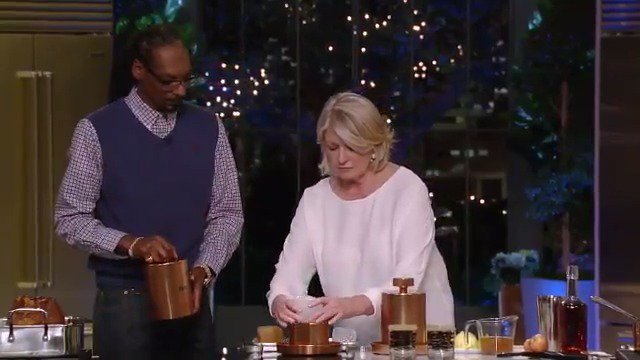 RT @VH1: Chill out with a new episode of #MarthaAndSnoop's Potluck Dinner Party TONIGHT 10/9c! https://t.co/dQBozBgcY4