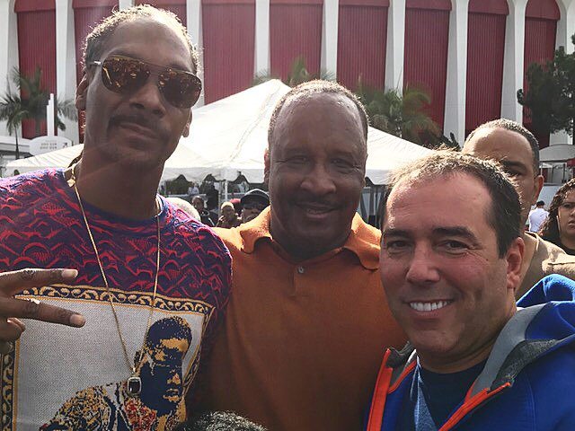 ???? turkey giveaway n #Inglewood ???????????????? wit mayor James Butts https://t.co/whuECC4kQq https://t.co/gBLB515Zbf