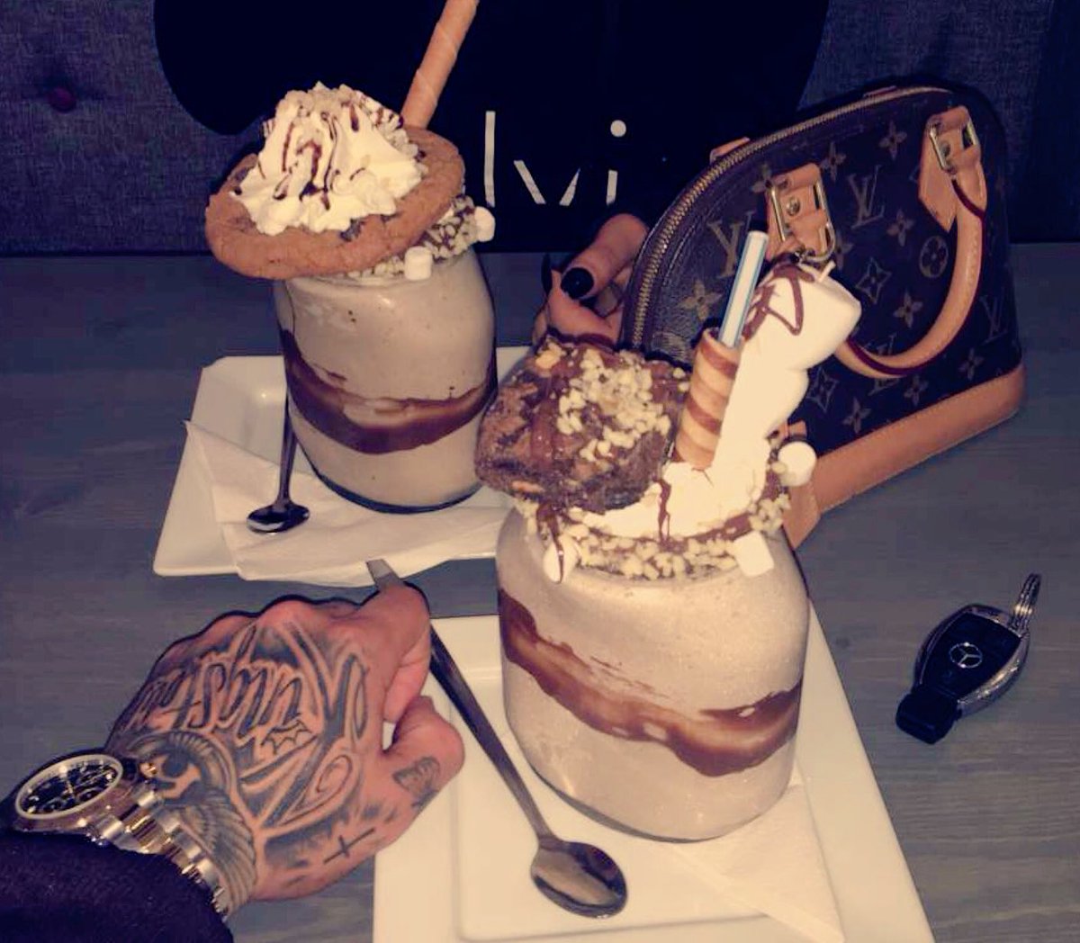 Tonight was desert goals tbf with @MrAshleyCain https://t.co/MULSd5wP5h