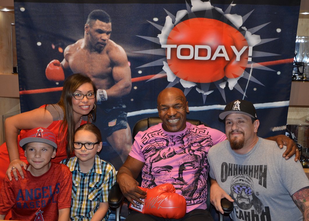 Meet Mike TODAY and get his autograph in #LasVegas @TristarVegas & @FODCaesars! Info: https://t.co/5Nk70OJ86s https://t.co/pUMyJnmPQz