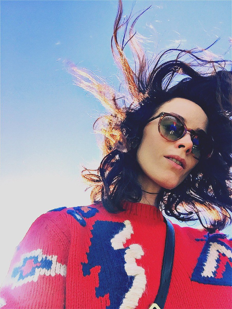 #blueskies #sweaters & #accidental #flyaways on a #Sunday in #LA. @coach https://t.co/QlfuZgofGL