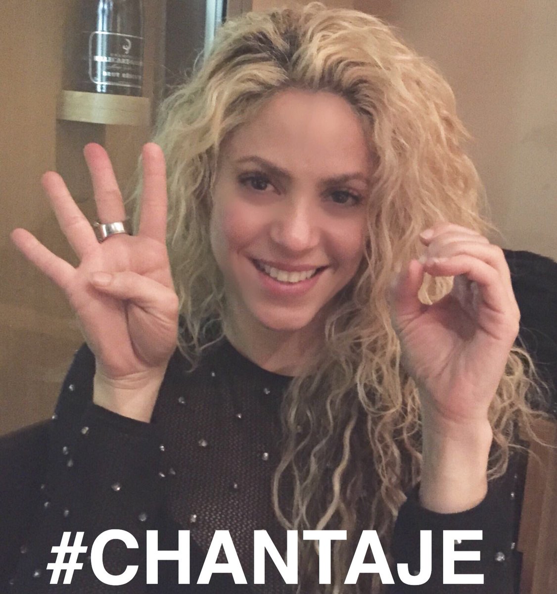 40 million views on the #Chantaje vid in only 10 days! Incredible, thank you all for making my day! Shak https://t.co/SrtaWMPkbl