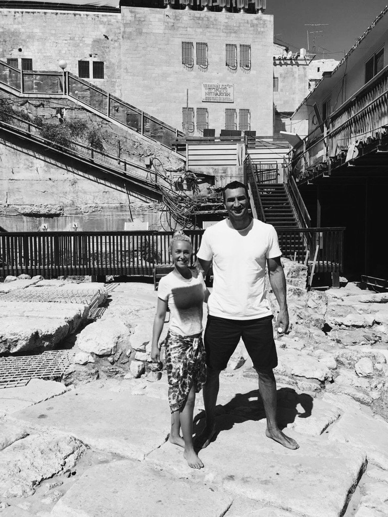 Standing on the original stones... #Jerusalem ???????? @Klitschko https://t.co/D7W8iHu8Ur