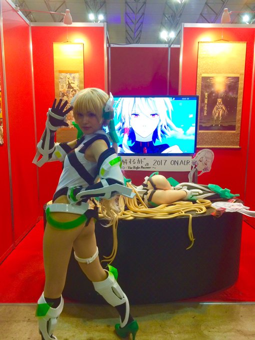 またまたブースにアンジェラ来てくれました。「ザシュニナ」と「アンジェラ」のコラボ。#正解するカド #東京コミコン #楽園 またまたブースにアンジェラ来てくれました。「ザシュニナ」と「アンジェラ」のコラボ。#正解するカド #東京コミコン #楽園