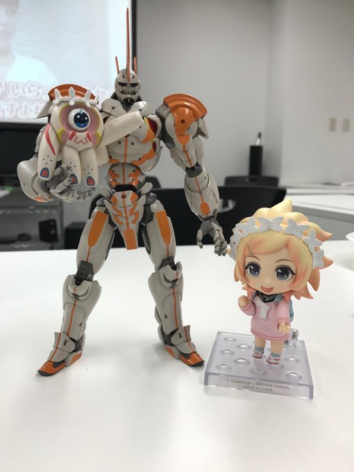 本日も張り切って視聴準備中の黄金ちゃん達!今夜から新たに王舞も参加レフ!黄金ちゃんたち、王舞に視聴の際のルールをレクチャ 本日も張り切って視聴準備中の黄金ちゃん達!今夜から新たに王舞も参加レフ!黄金ちゃんたち、王舞に視聴の際のルールをレクチャ
