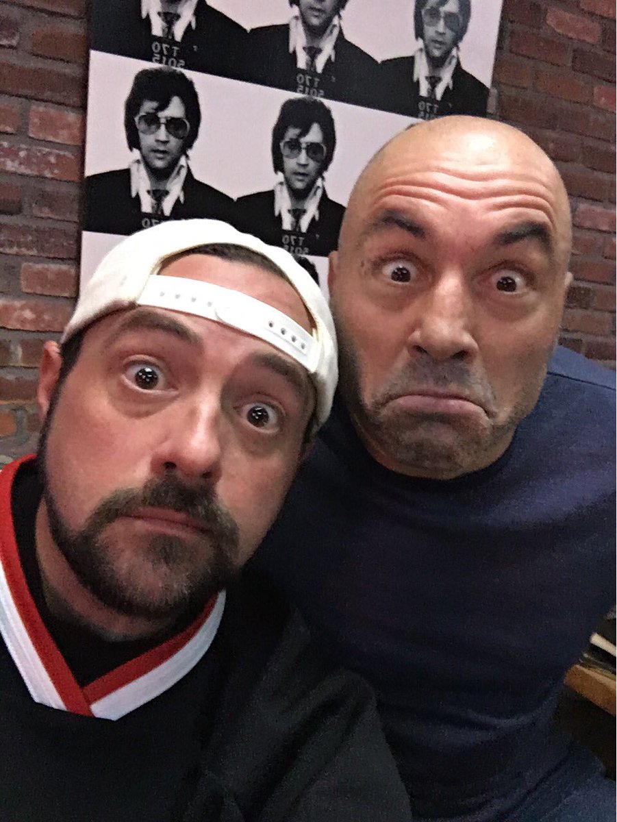 Happening right now at https://t.co/D4tgSkMTT4! Gonna talk to @joerogan until he throws my fat ass out! https://t.co/dwFSphzzgK