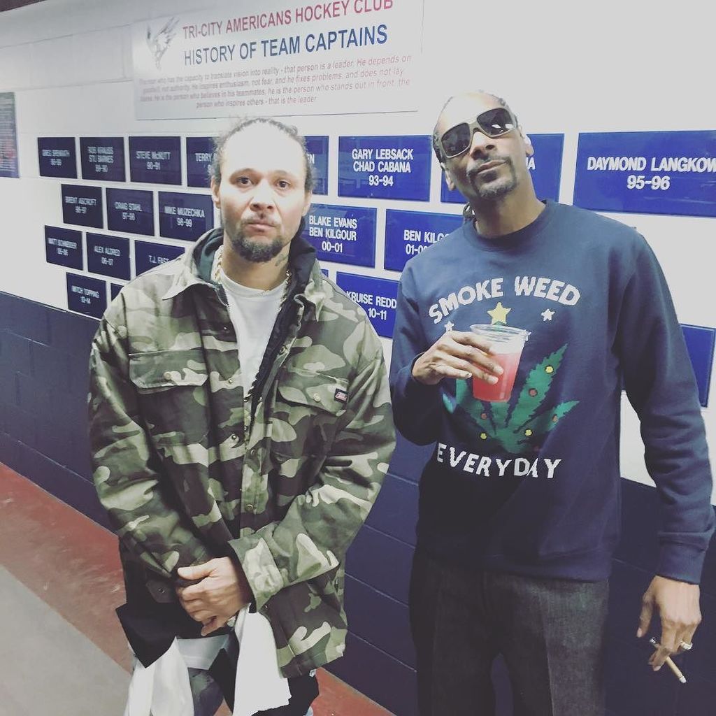 Give a dogg a bone ✊???????????? https://t.co/612fECkmX5 https://t.co/J60zPaFC9y