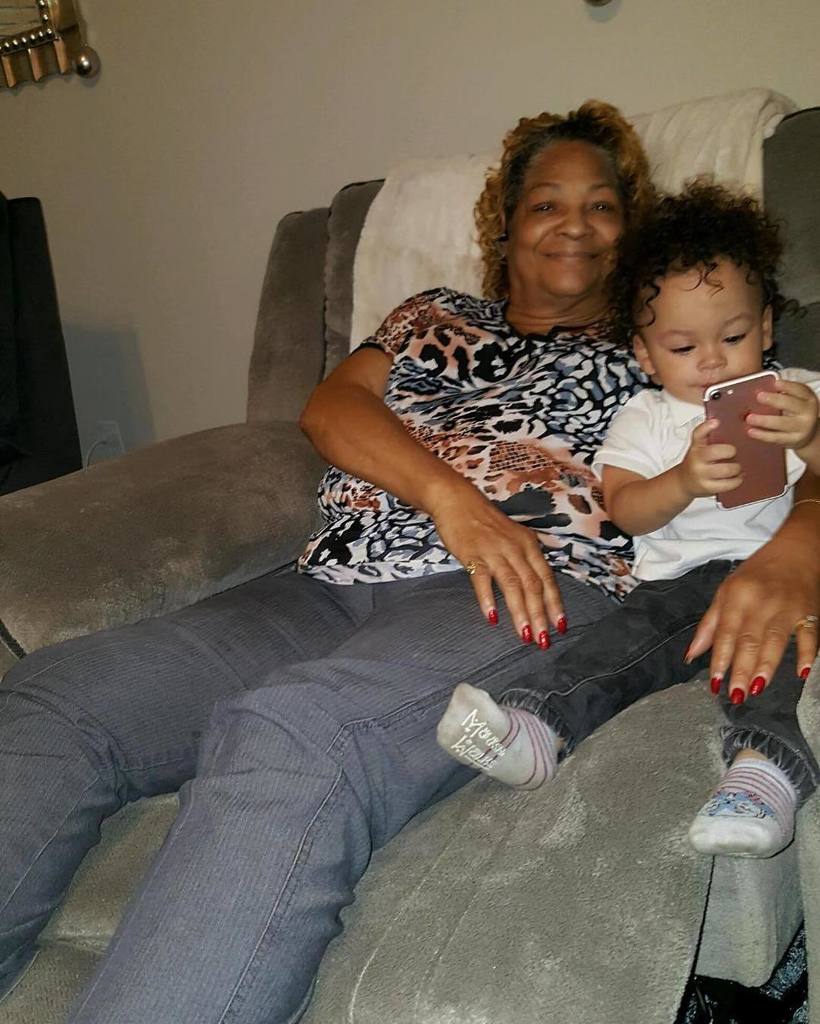 Moms with my grandson ❤️???????? https://t.co/TpQfBE3nOp https://t.co/ouJcHERfkV