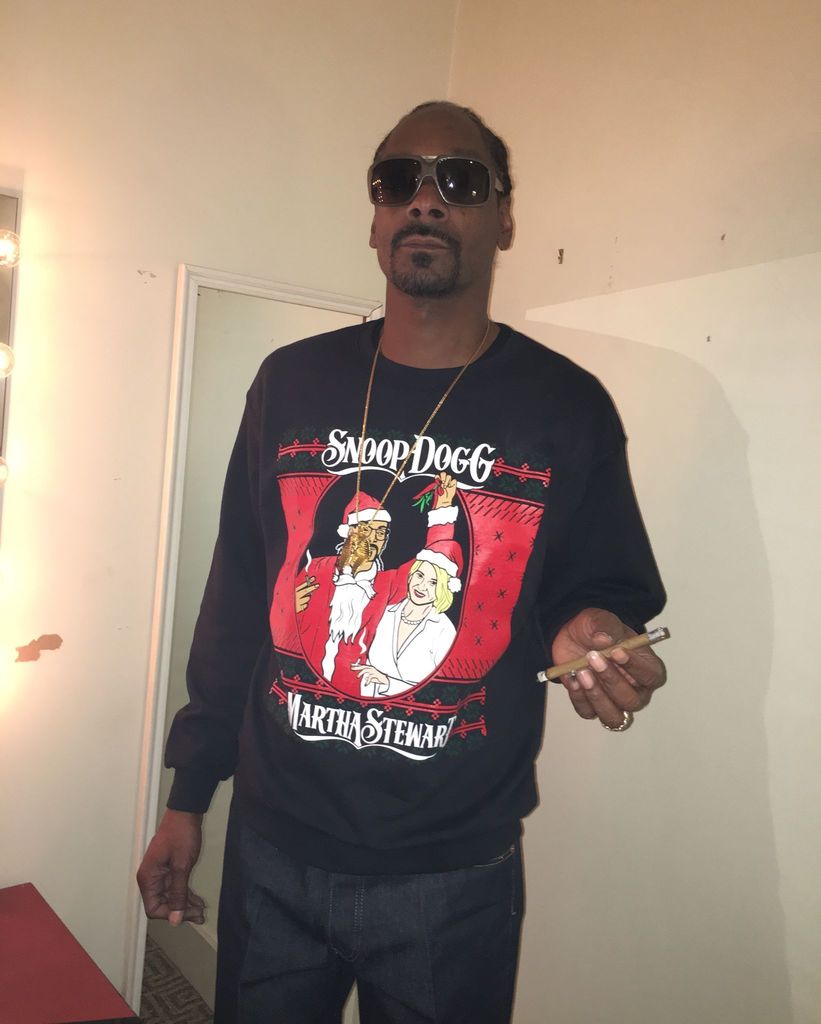 martha n snoop. holidaze. https://t.co/NNzoh8kuIa #getdeez https://t.co/GihuIZfKSS https://t.co/vsHEX2Joa1