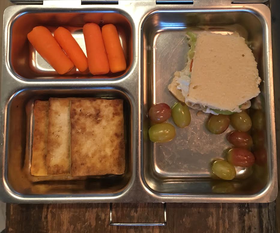 Bear's lunch! tofu + carrots + grapes + sandwich with @Vromage #vegan cheese, arugula, and tomato https://t.co/D2fJ0Jlr7u
