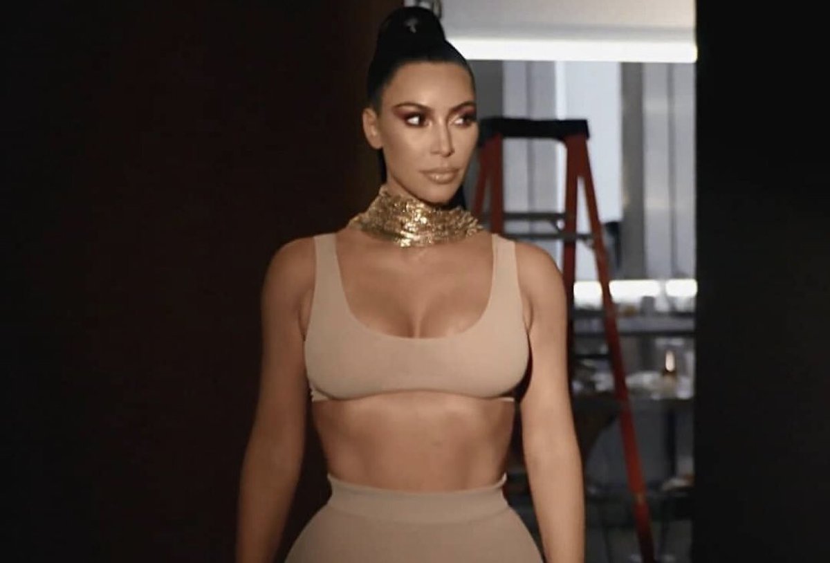 RT @KKWFORMATION: The brand new Season 16 #KUWTK Finale begins in 15 MINUTES! Tune in to E! to watch! https://t.co/pyQU0GNKkH