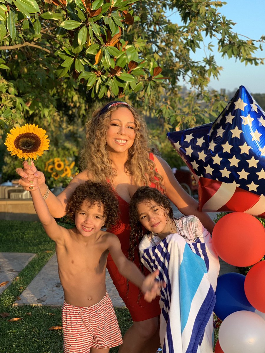 Dem kids agreed to get off the bouncy house for a minute to take a quick pic with mommy on Fourth of July ???????????? https://t.co/s55i5Nl8z8