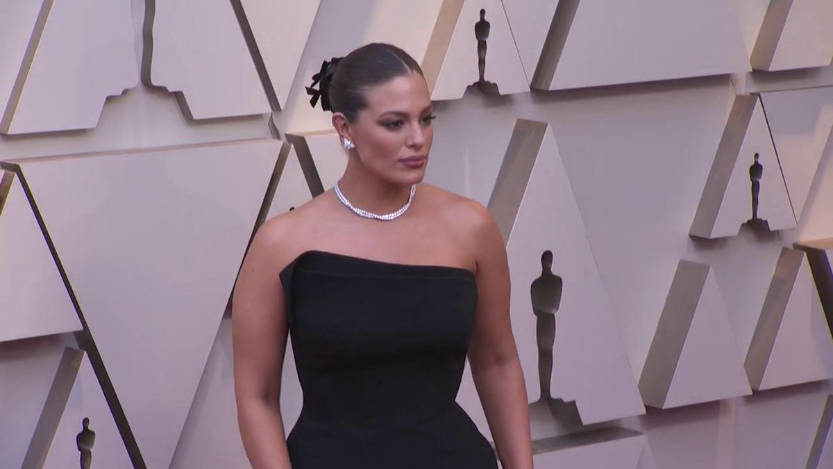 RT @Variety: .@ashleygraham's black dress is anything but basic https://t.co/9VpkivxV3z #Oscars https://t.co/apcUNm80R6