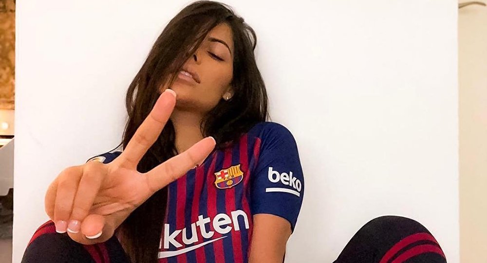 RT @SputnikInt: Miss BumBum posts sexy sporty photoshoot rooting for @FCBarcelona https://t.co/WtsZdisLYW https://t.co/KxM9jXTUzQ