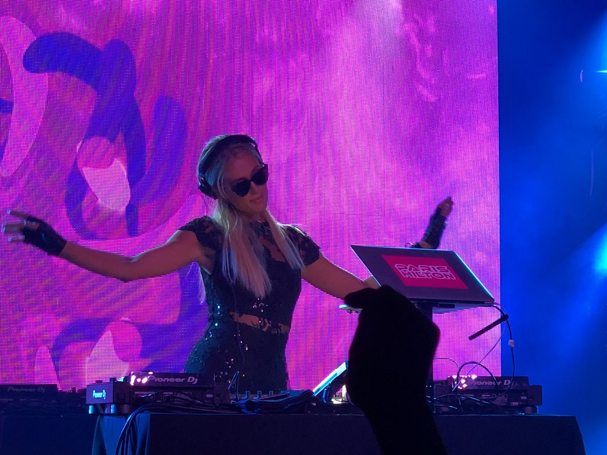 RT @ToniBuhrke: Yes, that’s @ParisHilton mixing it up at our @Forescout  and @CrowdStrike #RSAC2019 party! https://t.co/QEQvSipycP