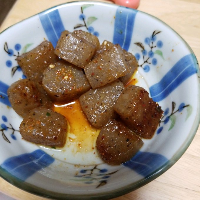 今日の夕飯は卵がゆ。何となく辛いのが食べたくって昨日残ってたこんにゃくを雷こんにゃくにして頂きました(食べてる途中に粥は 今日の夕飯は卵がゆ。何となく辛いのが食べたくって昨日残ってたこんにゃくを雷こんにゃくにして頂きました(食べてる途中に粥は