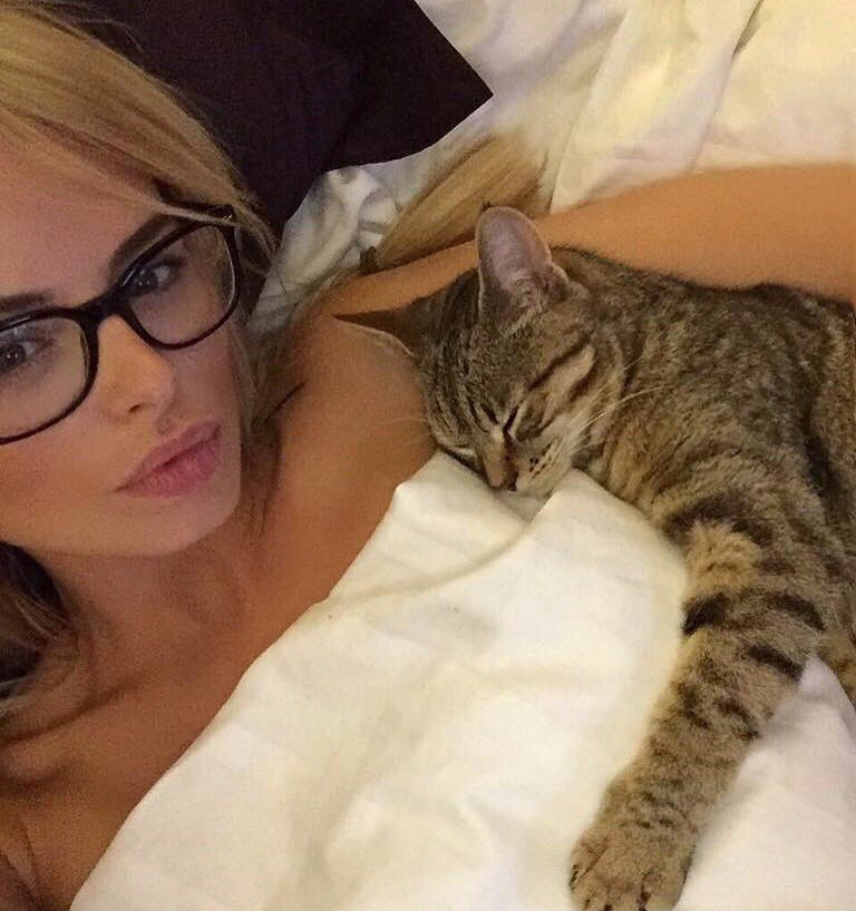Cuddles with this little fur ball! ❤️???? https://t.co/KMRnQL8si3