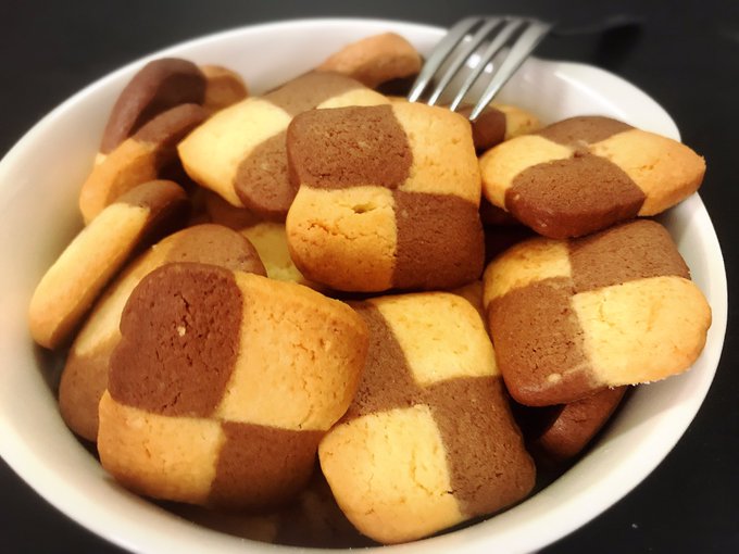 今日のクッキーはHMで手抜きせずにちゃんと薄力粉で作ってます(´・_・`)理由は神のみぞ知る( ? )久々のアイスボック 今日のクッキーはHMで手抜きせずにちゃんと薄力粉で作ってます(´・_・`)理由は神のみぞ知る( ? )久々のアイスボック