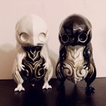 Yoshiさん( @Yoshi6054 )のプトゥンの最新バージョン。
ワンフェスに一緒に行った友人が購入したものも、代打で塗ってあげました。
せっかくなので自分の分とシンメトリーになる仕様に。双子みたいでとてもめんこい…。
もちろん頭も互換性アリ!
#プトゥン #wf2019w https://t.co/4jmDw9CiNL