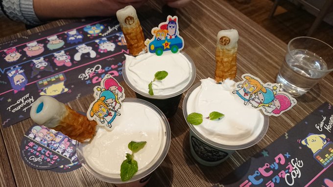 2019年3月某日ポプテピピック×サンリオキャラクター コラボカフェ@西武池袋本店。「竹輪房ゥァア゛ーッドリンク」3種類 2019年3月某日ポプテピピック×サンリオキャラクター コラボカフェ@西武池袋本店。「竹輪房ゥァア゛ーッドリンク」3種類
