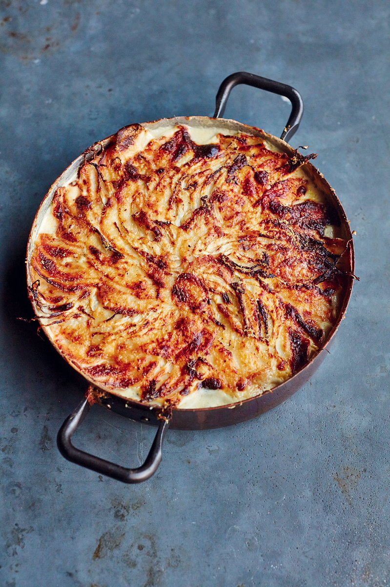 Potato al forno....it's cheesy, creamy, comforting...a no brainer for today really!! ???? 

https://t.co/FXczUfxpW5 https://t.co/F3sn2lQg5d