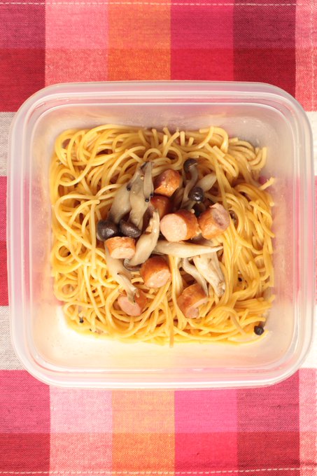 おすすめです!レンジで絶品🍄きのこのガリバタしょうゆパスタジップロックコンテナ1100に水と調味料バキっと折ったパスタし おすすめです!レンジで絶品🍄きのこのガリバタしょうゆパスタジップロックコンテナ1100に水と調味料バキっと折ったパスタし