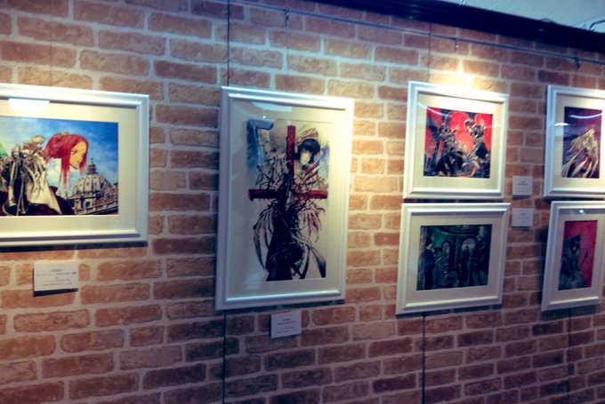 大須のアールジュネス名古屋会場 #THORES柴本初版画展 。突き当たりの壁から #トリニティ・ブラッド の原画へ。ザ・ 大須のアールジュネス名古屋会場 #THORES柴本初版画展 。突き当たりの壁から #トリニティ・ブラッド の原画へ。ザ・