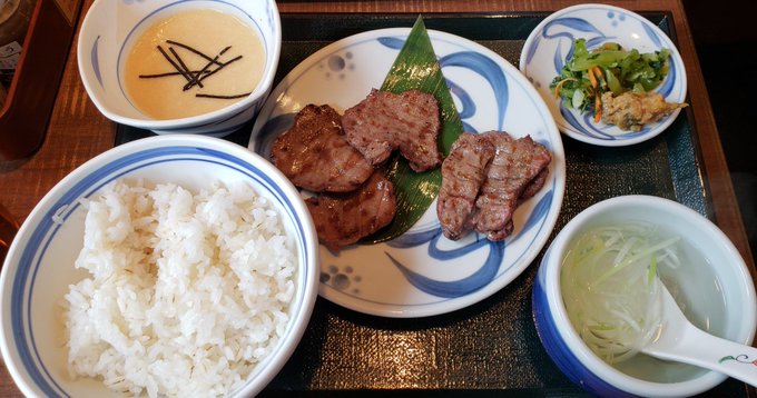 #富士葵 昨日、秋葉原で歌劇団活動に励んできました!!!!Vティークと新グッズを買って、ねぎしでがんこちゃんのセットを食 #富士葵 昨日、秋葉原で歌劇団活動に励んできました!!!!Vティークと新グッズを買って、ねぎしでがんこちゃんのセットを食