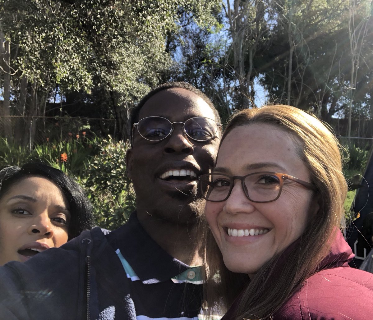 It took a few attempts, but we finally got our photo together. ????????????‍♀️ #ThisIsUs https://t.co/aHTyjmG0wI