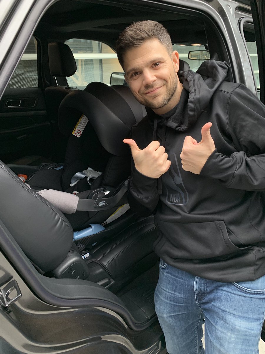 I INSTALLED THIS INFANT CAR SEAT ALL BY MYSELF. DONT @ ME! Side note: one of my prouder accomplishments for sure. https://t.co/oKNmv3CgAZ