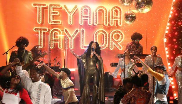 RT @rap_WAVE: VIDEO: @TEYANATAYLOR Performs 