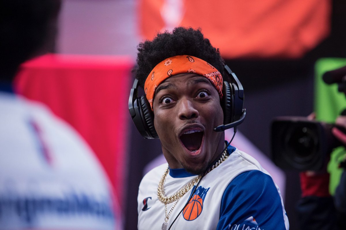 RT @KnicksGaming: That moment when you’re fresh off a victory and the weekend’s approaching ????
#FridayFeeling https://t.co/GspumzbBDe