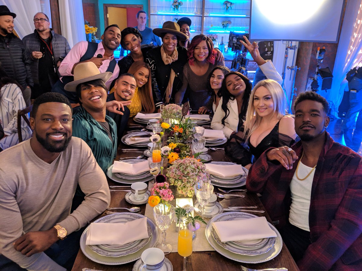 Love this picture of everyone together on the #STAR set https://t.co/Stb2MAFAEA