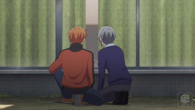 二人で部屋をのぞいているシーン、1周目に戻って確認したら、ちゃんとカーテンに影があった・・・#フルーツバスケット 二人で部屋をのぞいているシーン、1周目に戻って確認したら、ちゃんとカーテンに影があった・・・#フルーツバスケット
