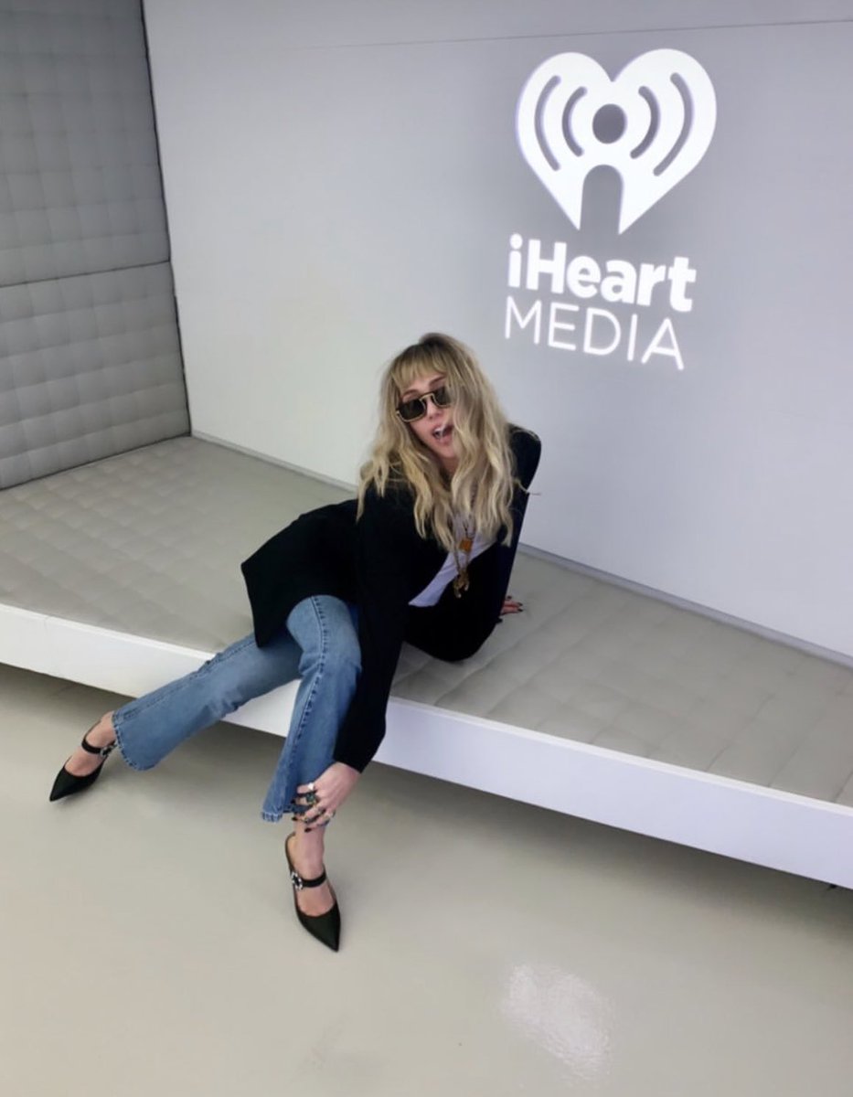 Just played the record for @iHeartRadio and they fucking flipped and so will you! ???????????????????????? https://t.co/OQBcsDSfqL