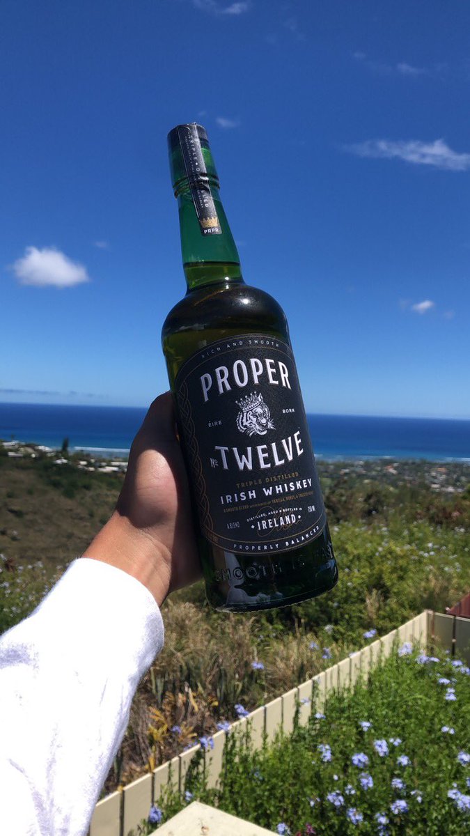 RT @dmcinerny17: Proper in Paradise. @TheNotoriousMMA hope to see you in Hawaiʻi one day. https://t.co/9chYIOVASc