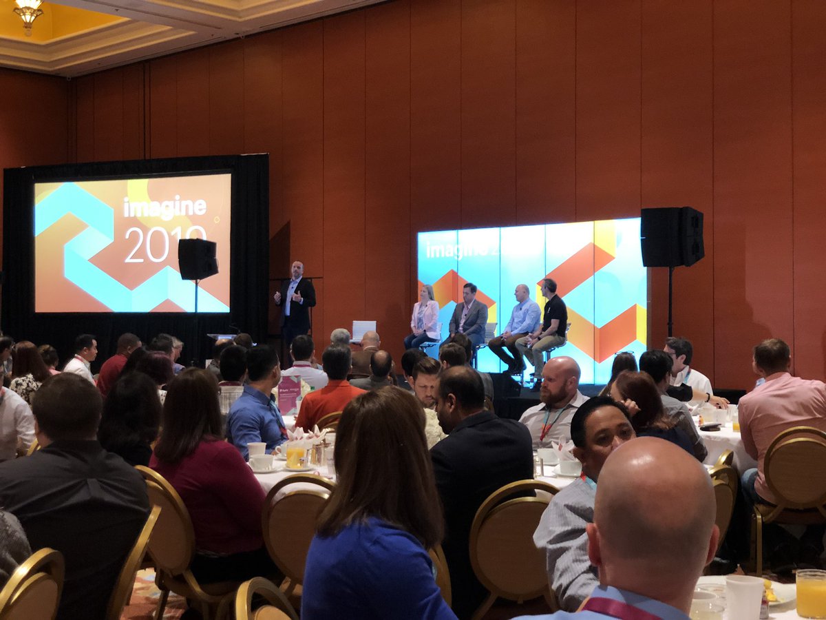 FutureDeryck: And we are off. Mobile experience session with @PayPal  #MagentoImagine https://t.co/Lz5v52Nwed